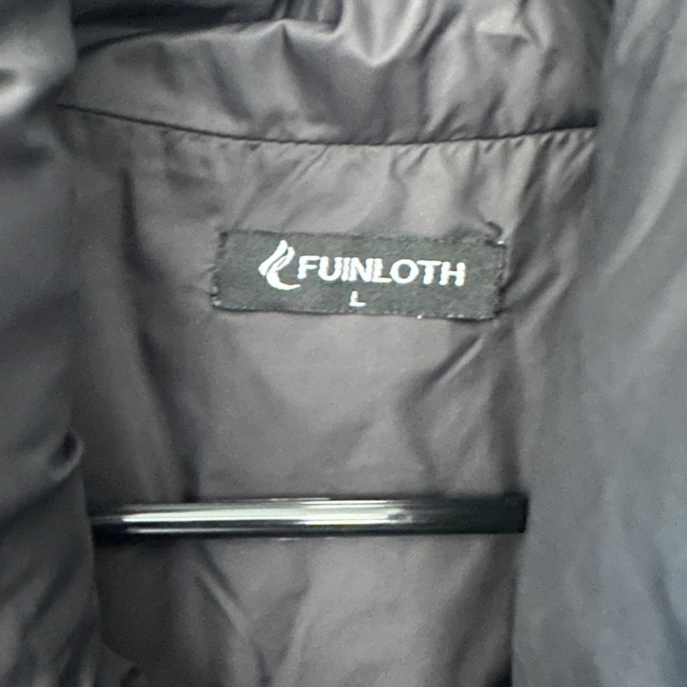 Black Cropped Puffer Vest Size L - Picture 3 of 6